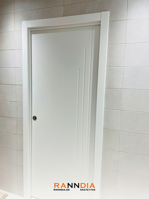 Puerta de interior modelo 10 en Benalmádena