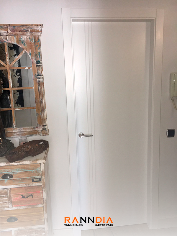 Puerta de interior modelo 13 en Benalmádena