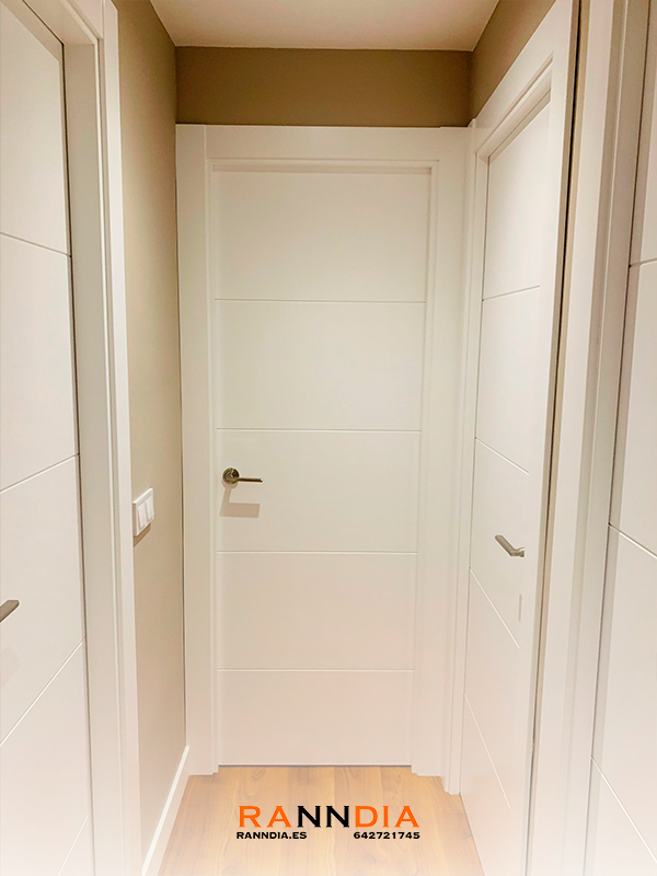 Puerta de interior modelo 17 en Benalmádena